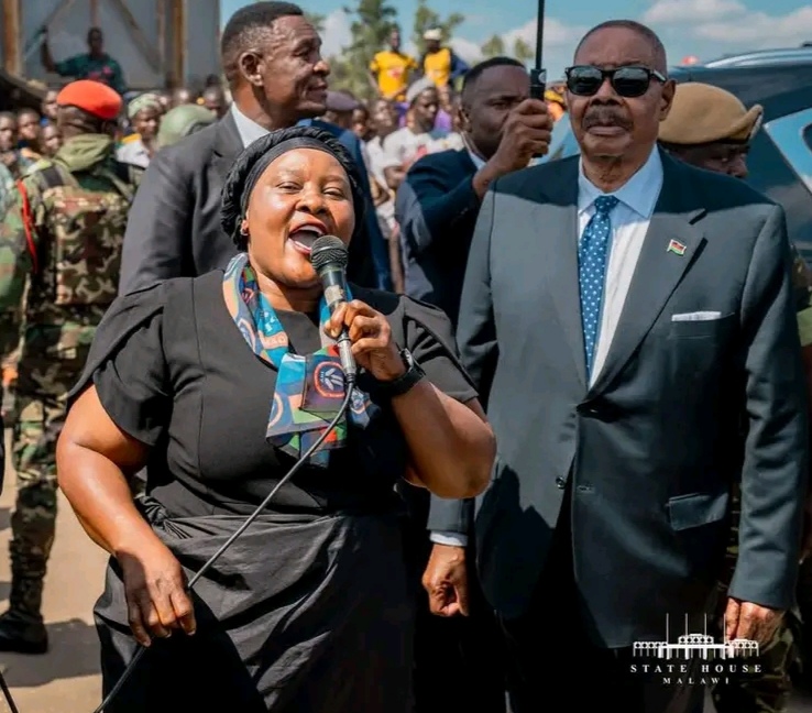 Mulungu adasankha A Dad kuti azaombore dziko lino.